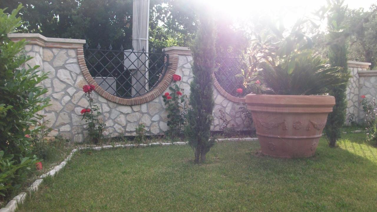 Il Giardino Degli Ulivi Bed & Breakfast Canneto  Luaran gambar
